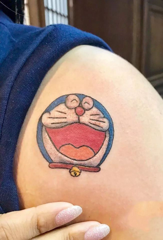 Hình xăm Doraemon bả vai