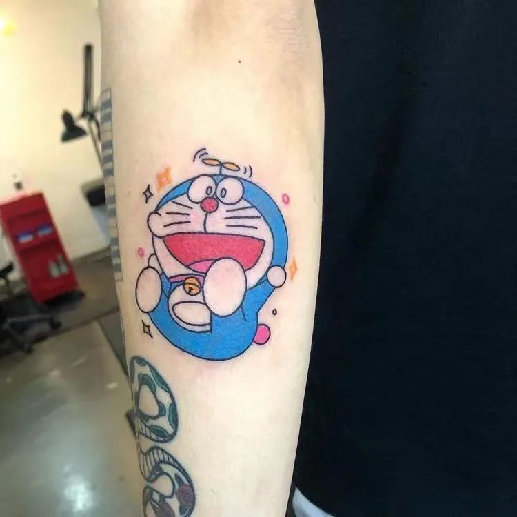 Hình xăm Doraemon cánh tay