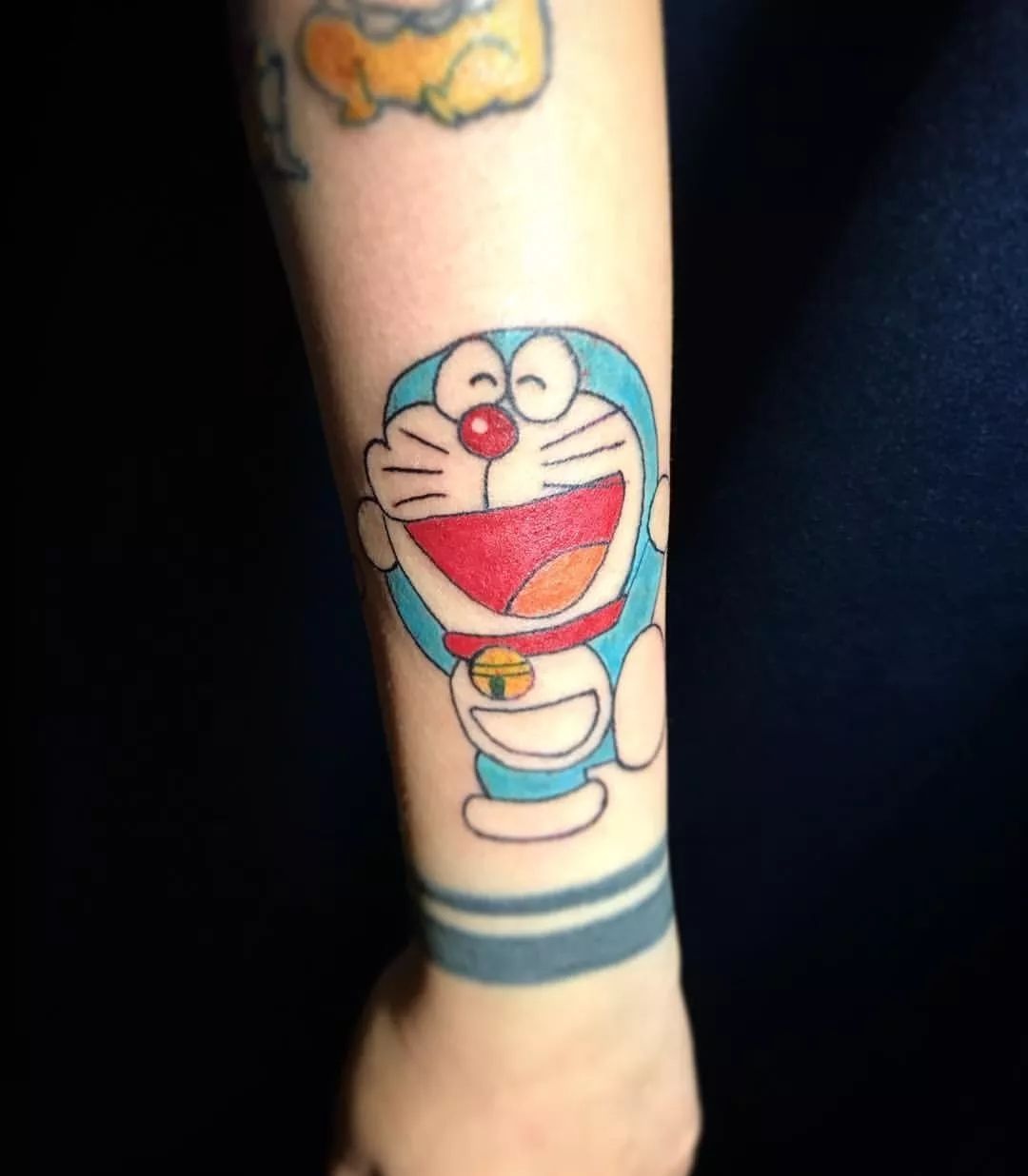 Hình xăm Doraemon hạnh phúc