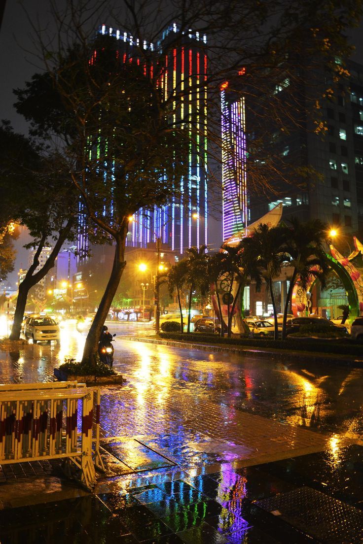 Ảnh Thành phố Xì Gòn tối mưa vô cùng đẹp