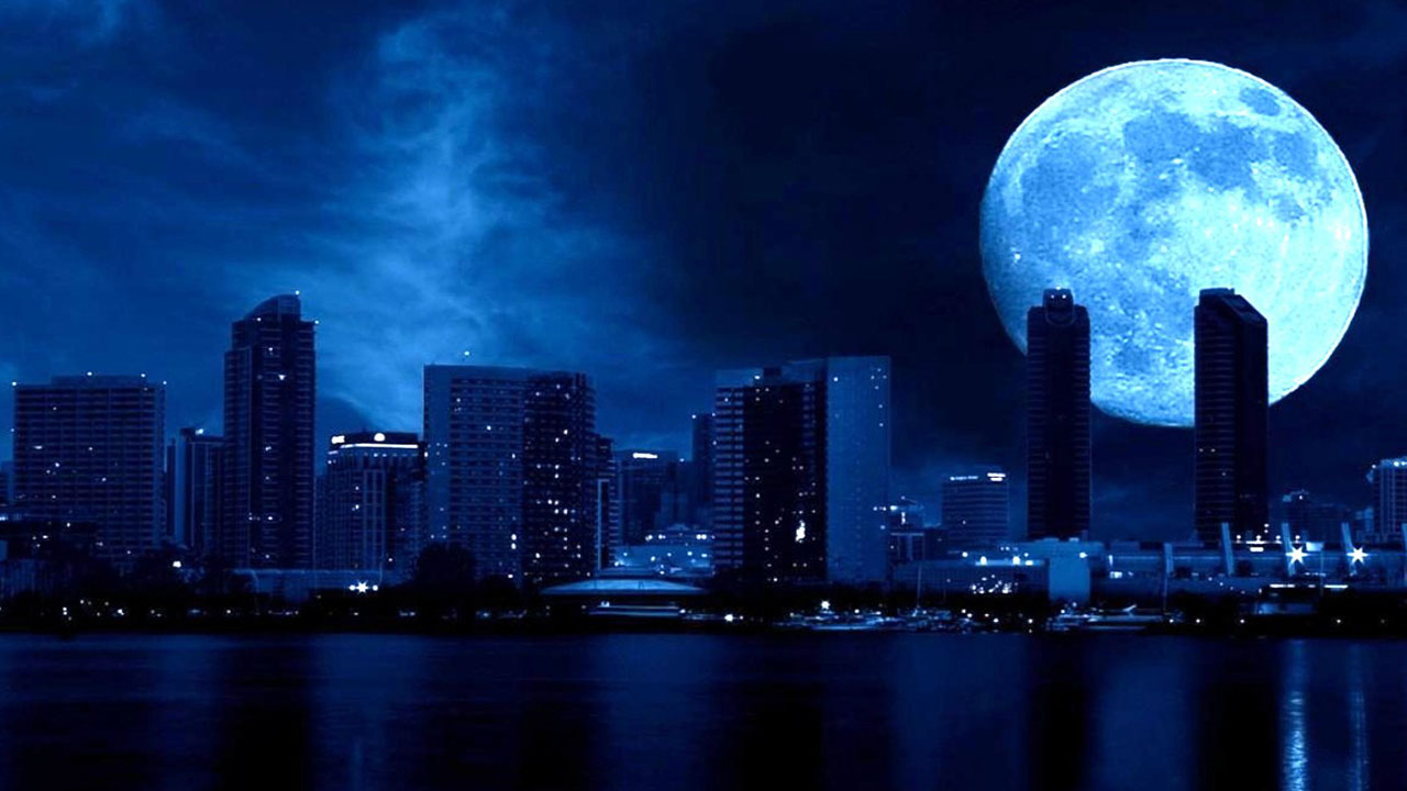 Ảnh nền mặt trăng xanh trên thành phố