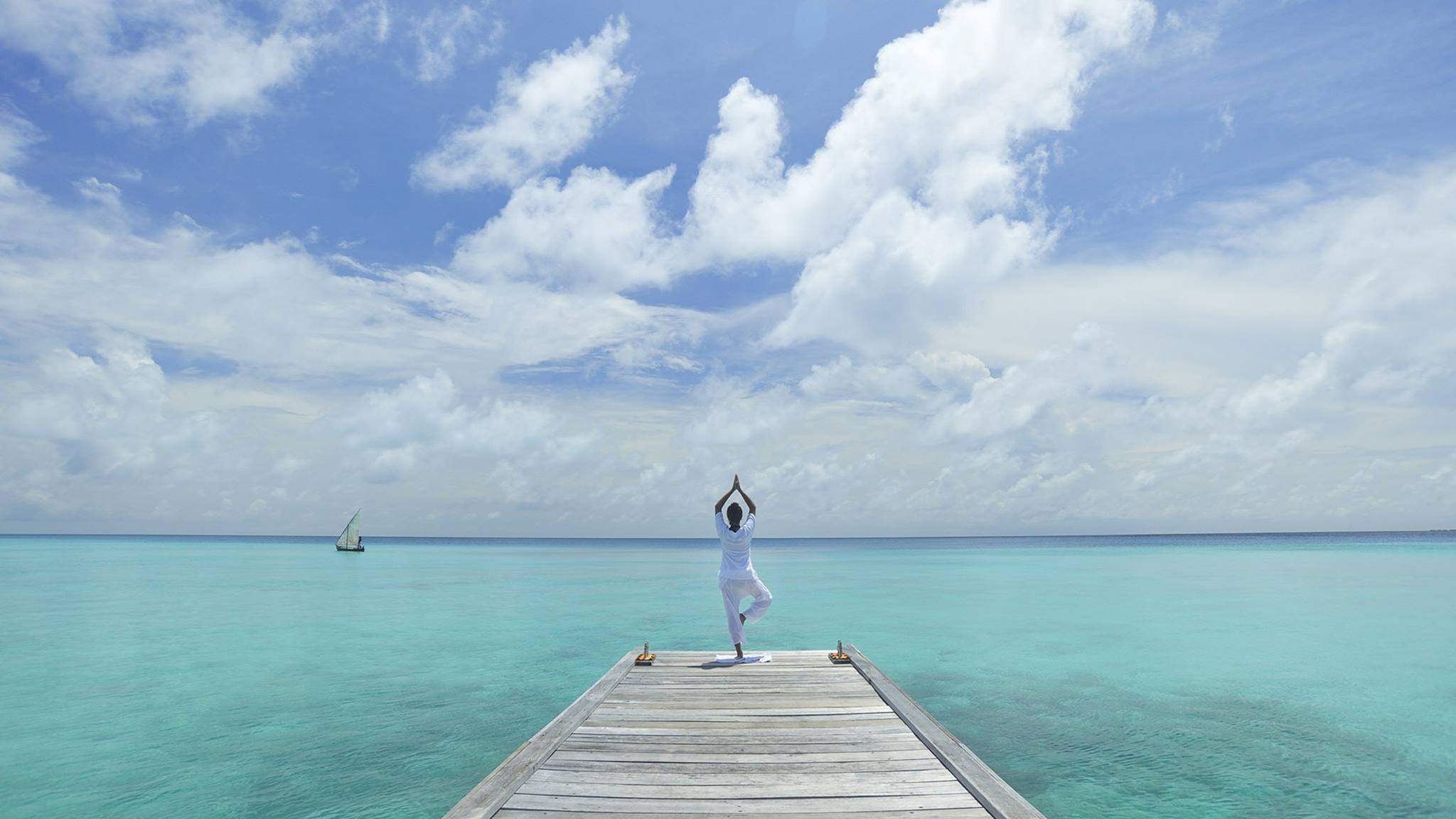 Background tập Yoga trên biển