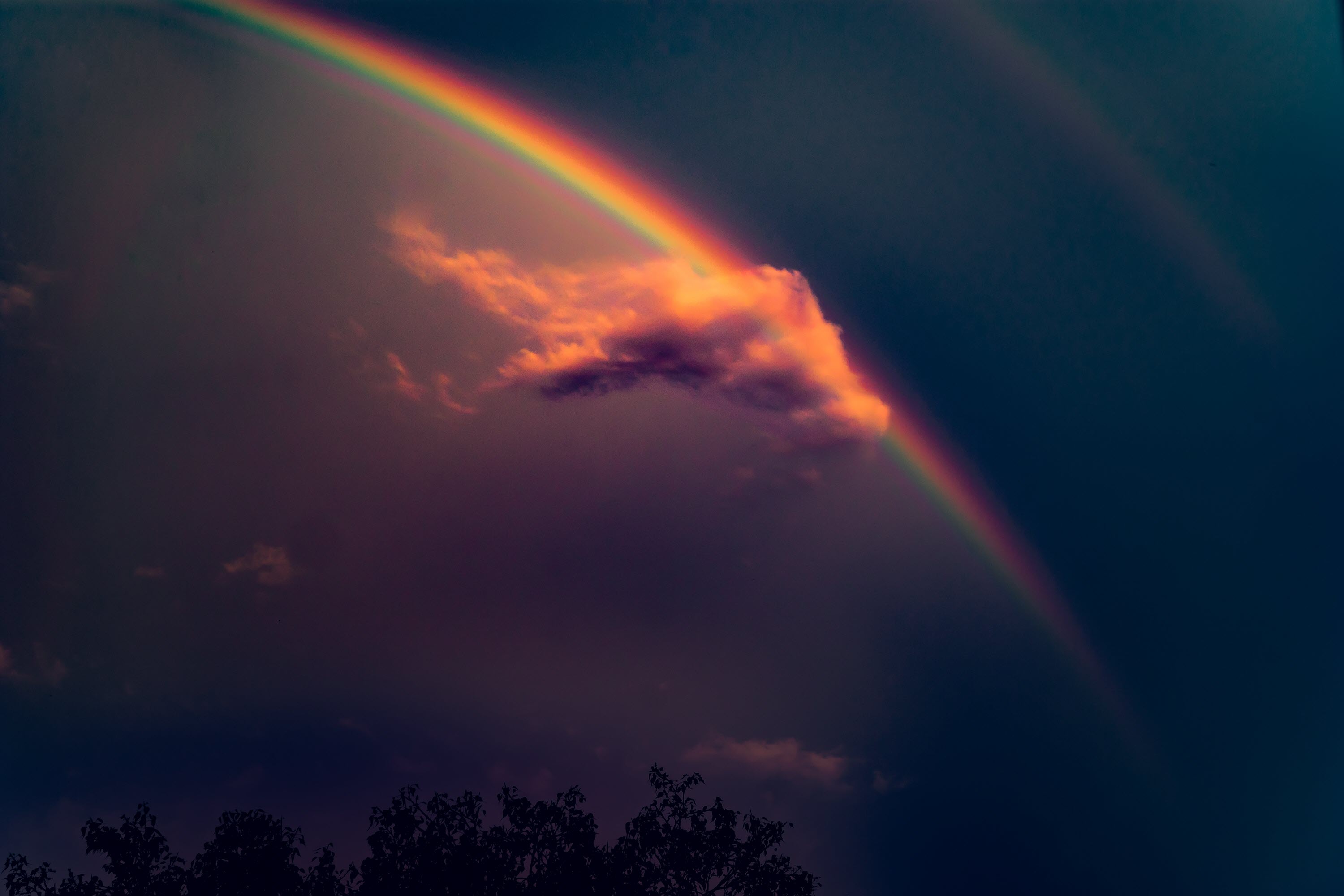 Background rainbow trên bầu trời
