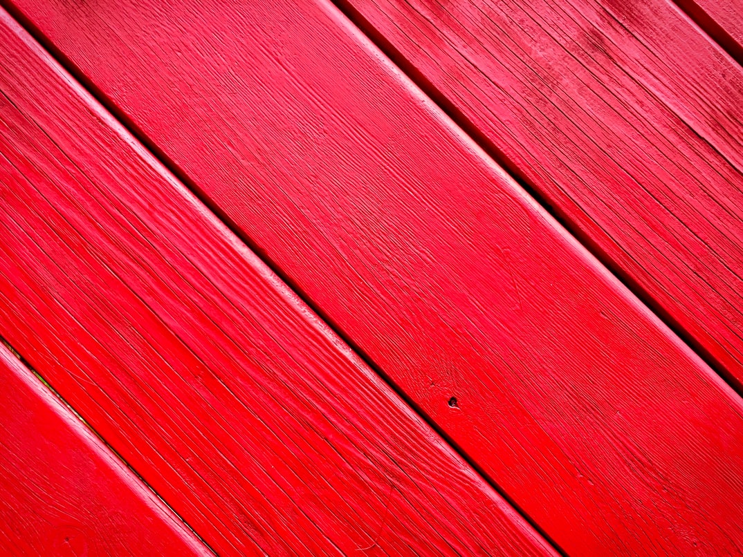 Mẫu background gỗ màu đỏ đô