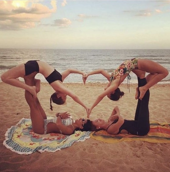 Ảnh chụp Yoga nhóm 4 người