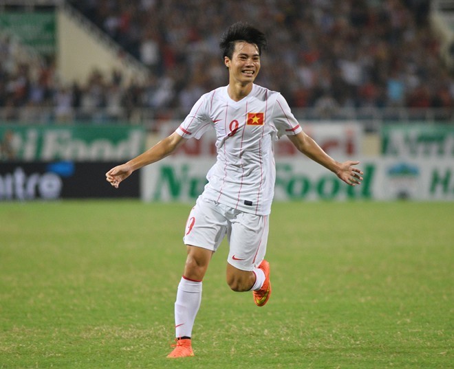 Ảnh cầu thủ Văn Toàn ăn mừng bàn thắng