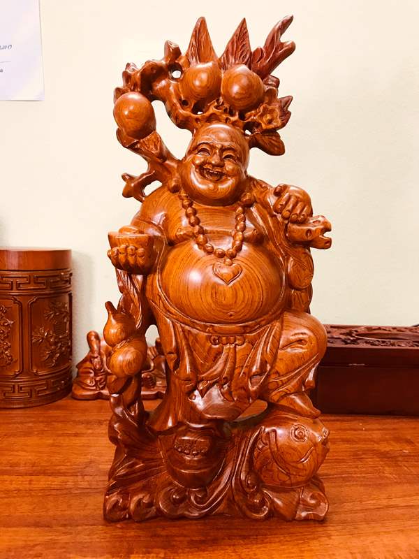 Ảnh Phật Di Lặc bằng gỗ