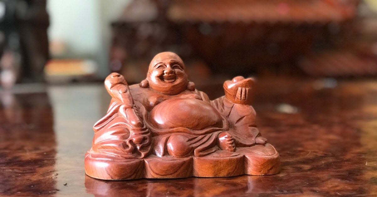 Ảnh tượng Phật Di Lặc bằng gỗ