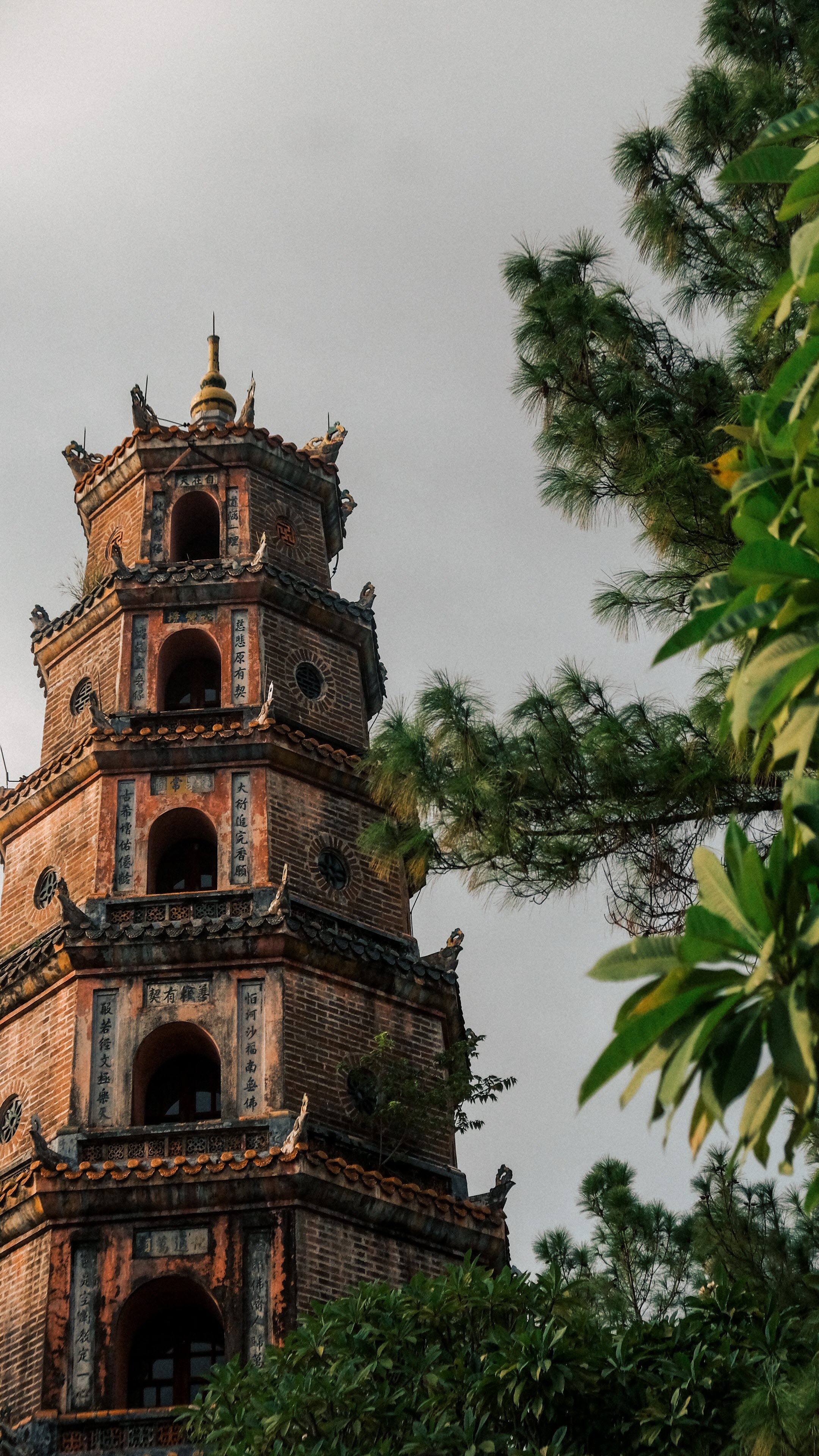 Hình nền chùa cổ Việt Nam cho điện thoại
