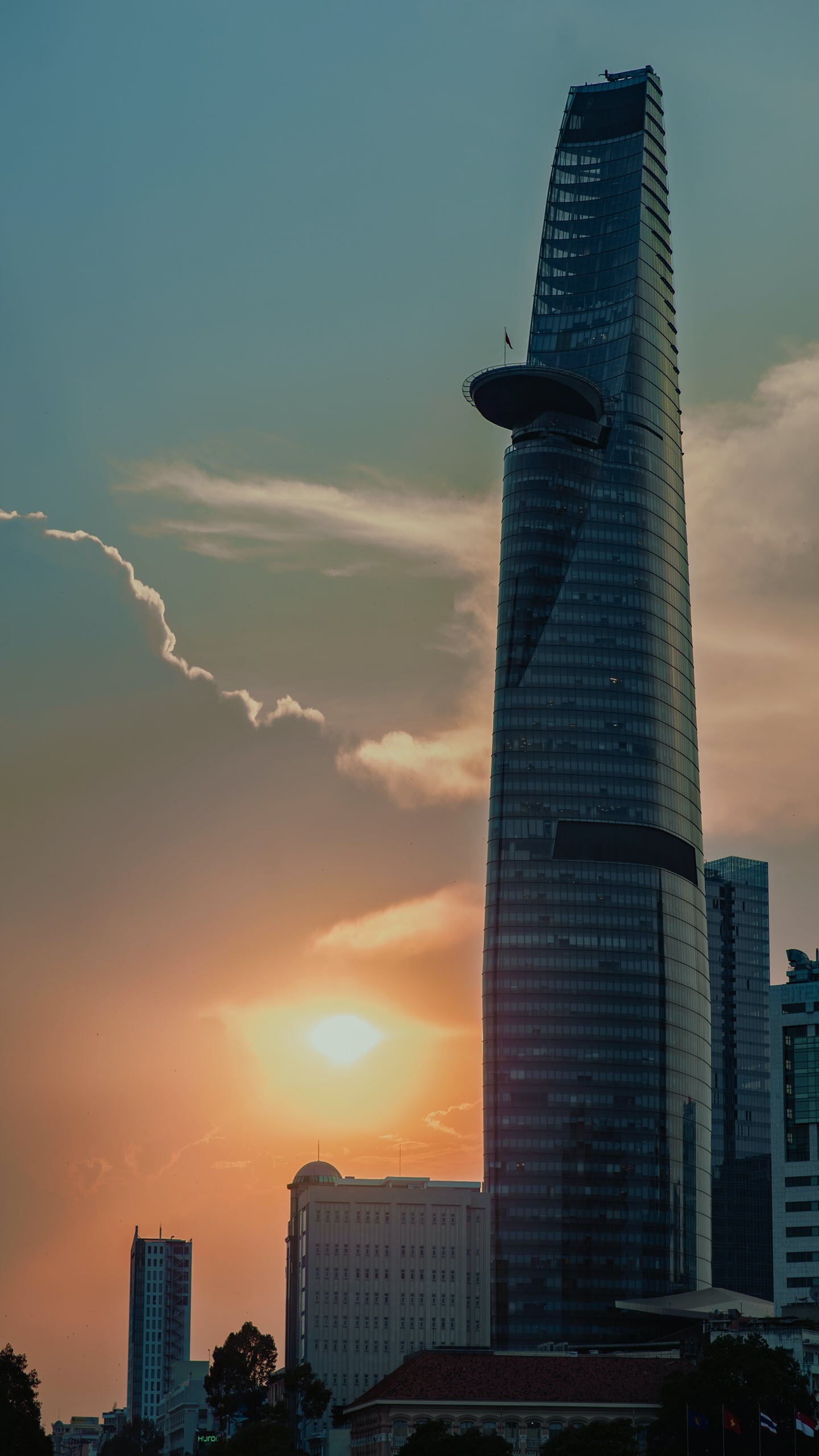 Hình nền hoàng hôn trên tòa nhà cao nhất Việt Nam