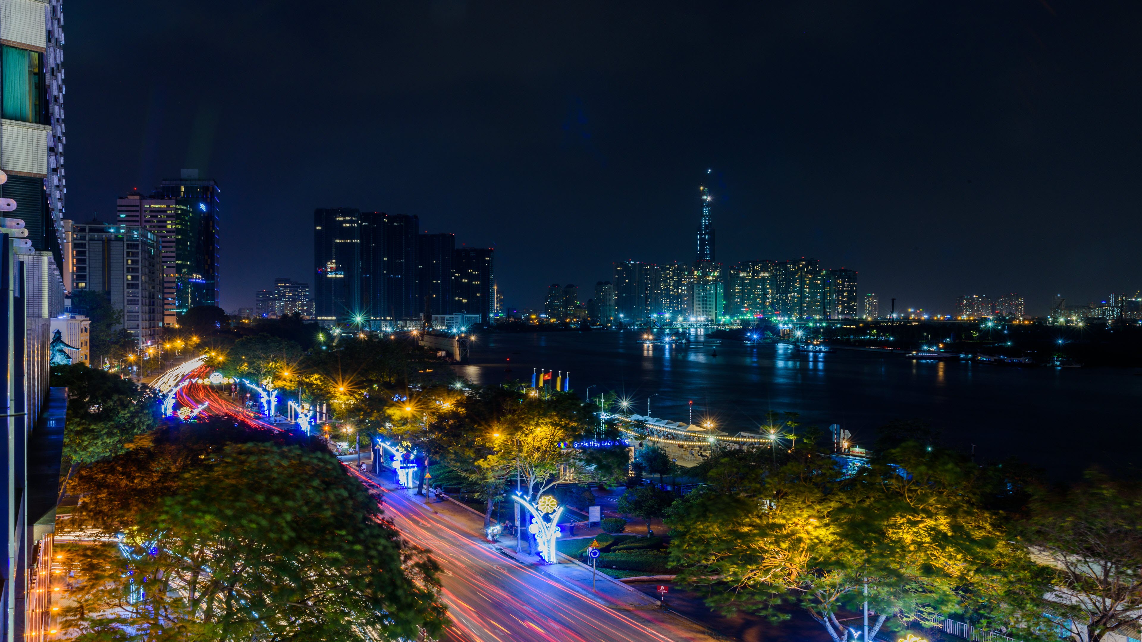 Hình nền thành phố Việt Nam trong đêm tối 4K