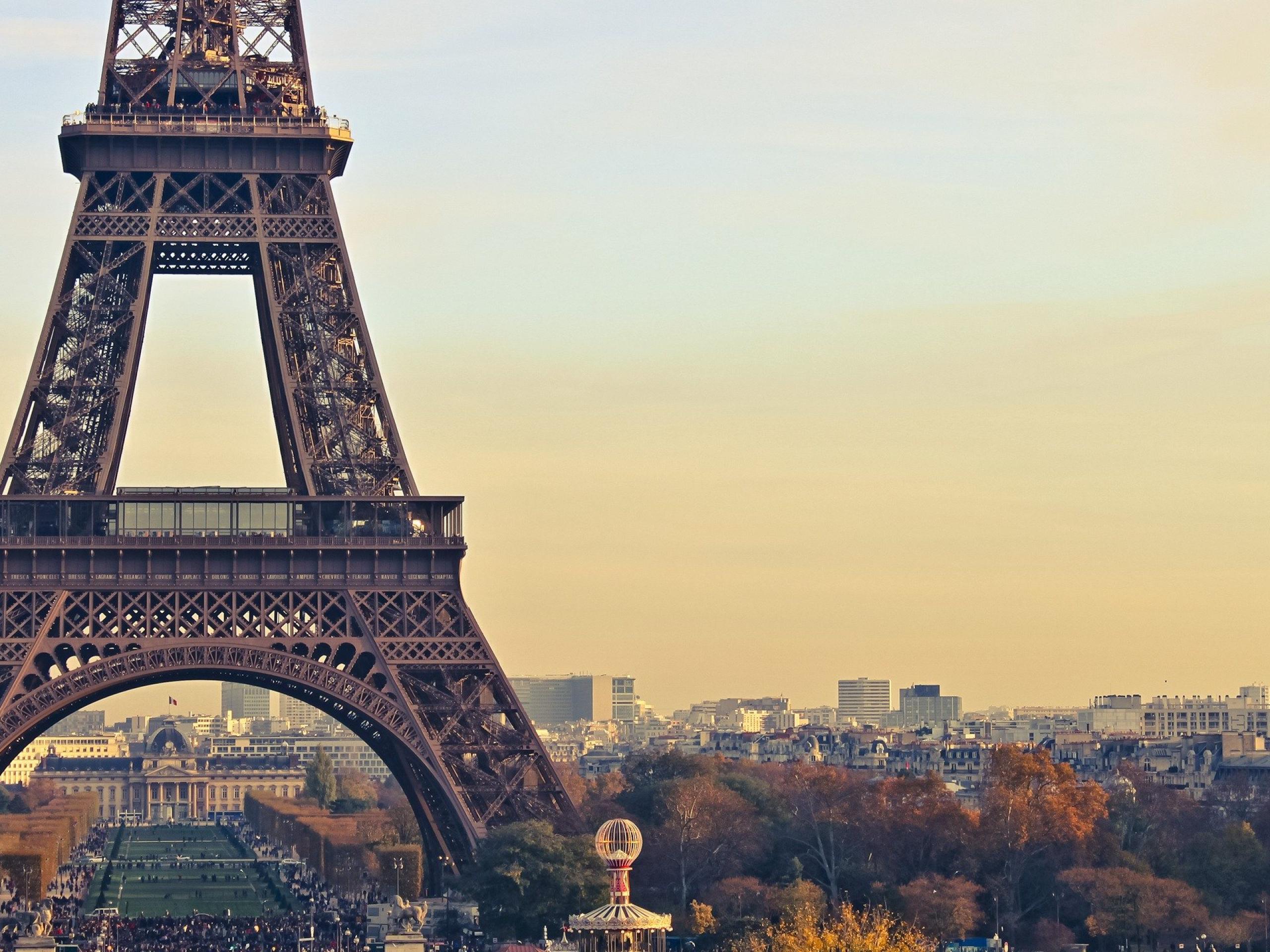 Background chân tháp Eiffel
