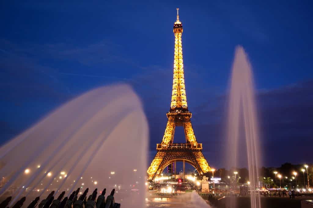 Background đài phun nước Eiffel