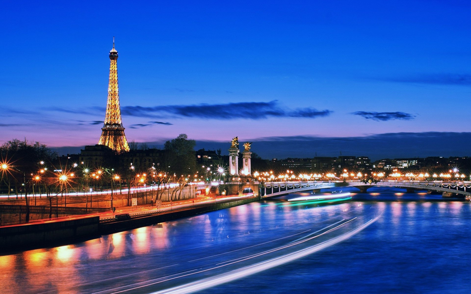 Background tháp Eiffel bên dòng sông