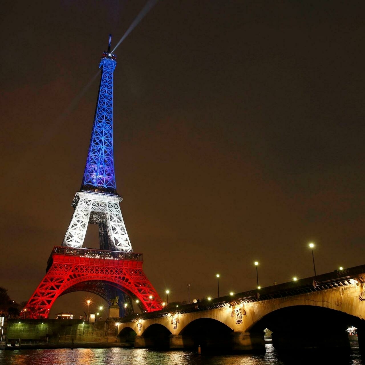 Background tháp Eiffel cờ Pháp