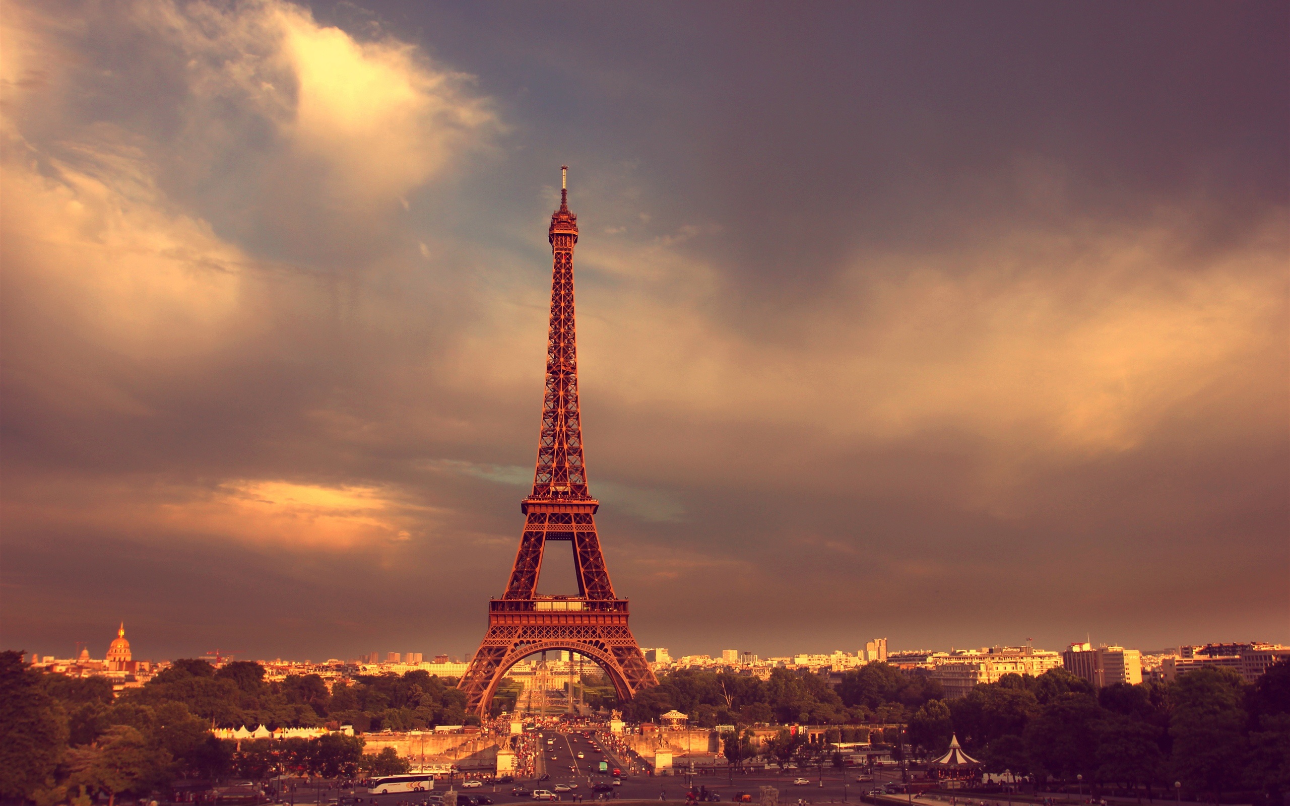 Background tháp Eiffel huyền ảo