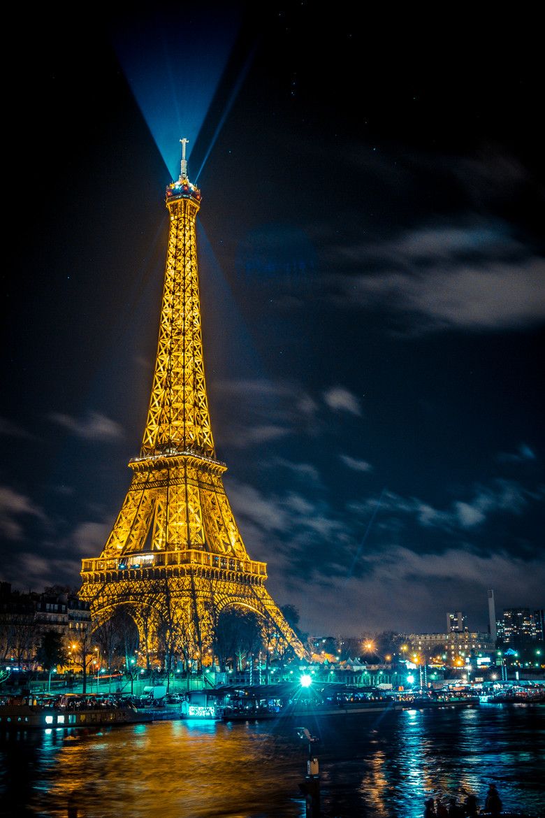 Background tháp Eiffel lên đèn đẹp nhất
