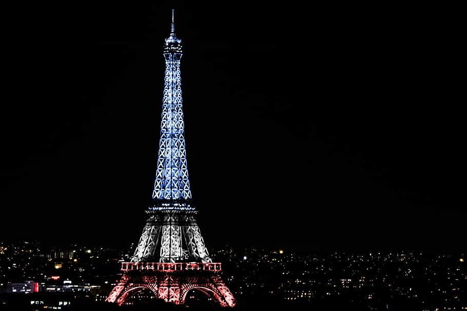 Background tháp Eiffel lên đèn