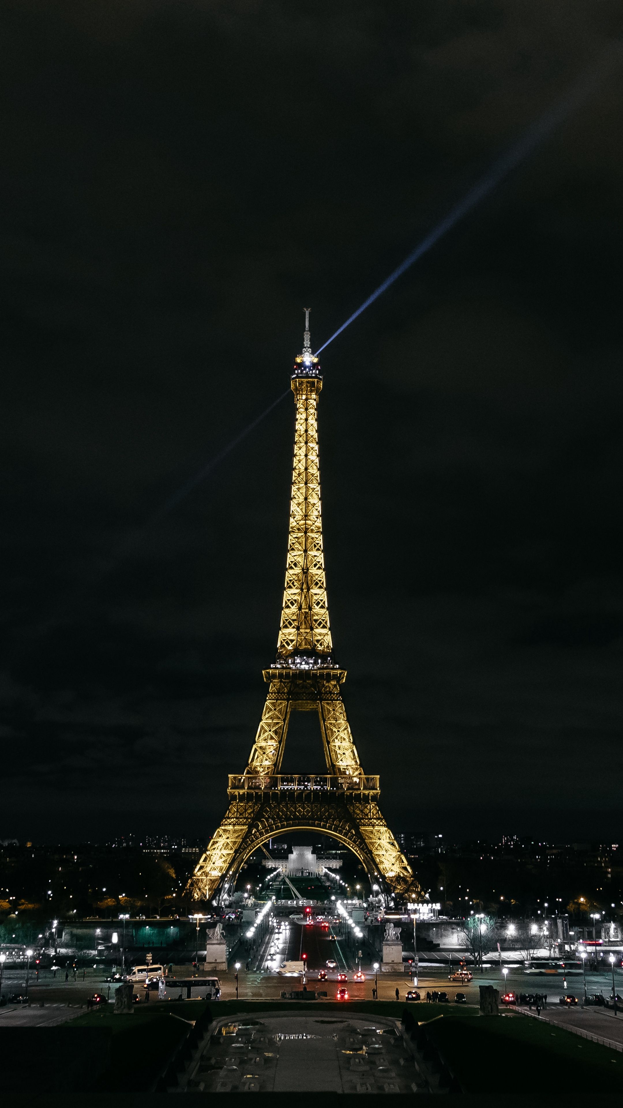 Background tháp Eiffel sáng đèn đẹp nhất