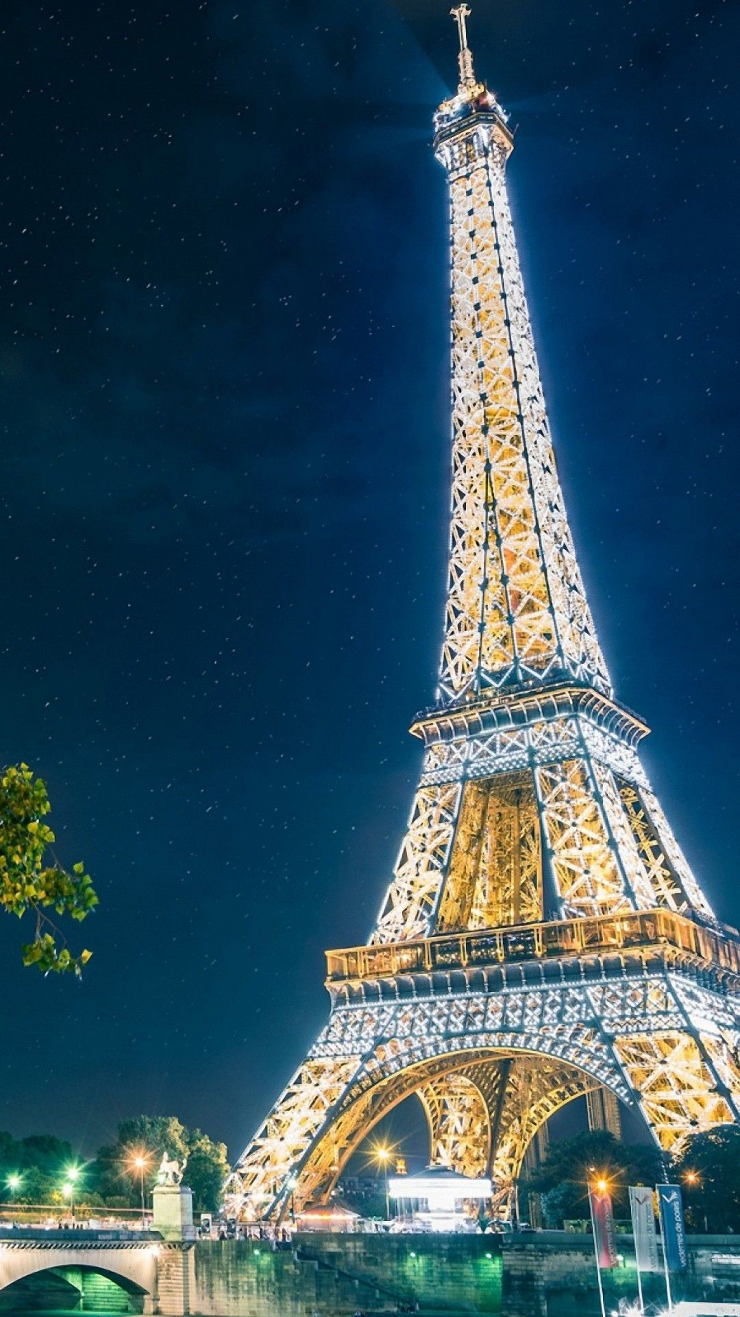 Background tháp Eiffel sáng đèn đẹp