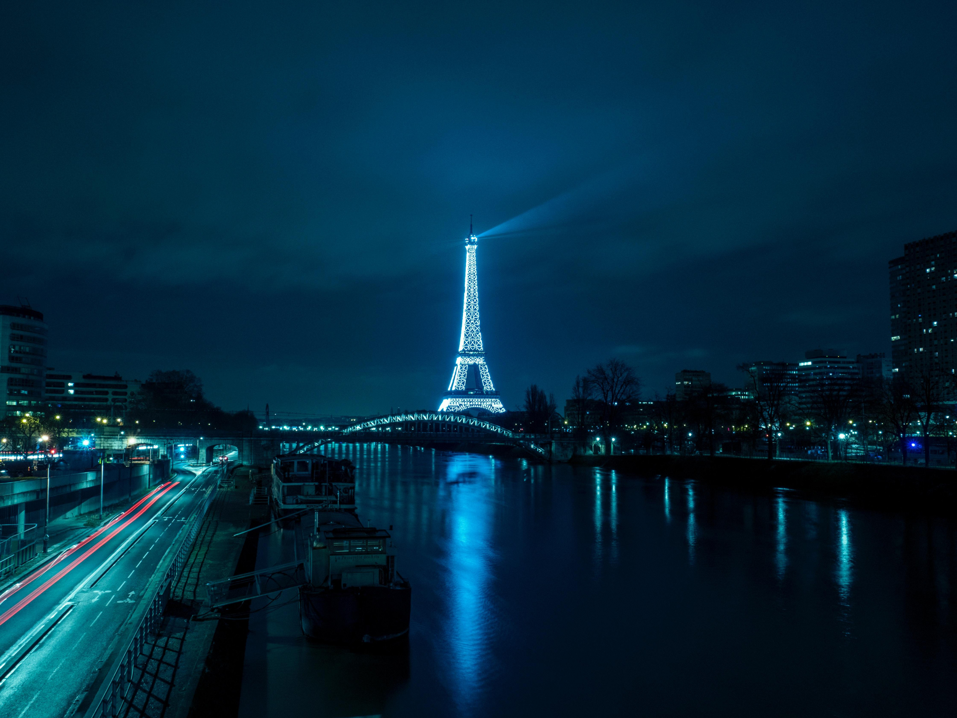 Background tháp Eiffel về đêm
