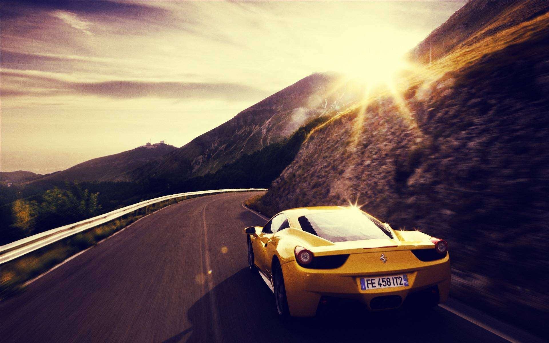 Hình nền xe Ferrari màu vàng ấn tượng