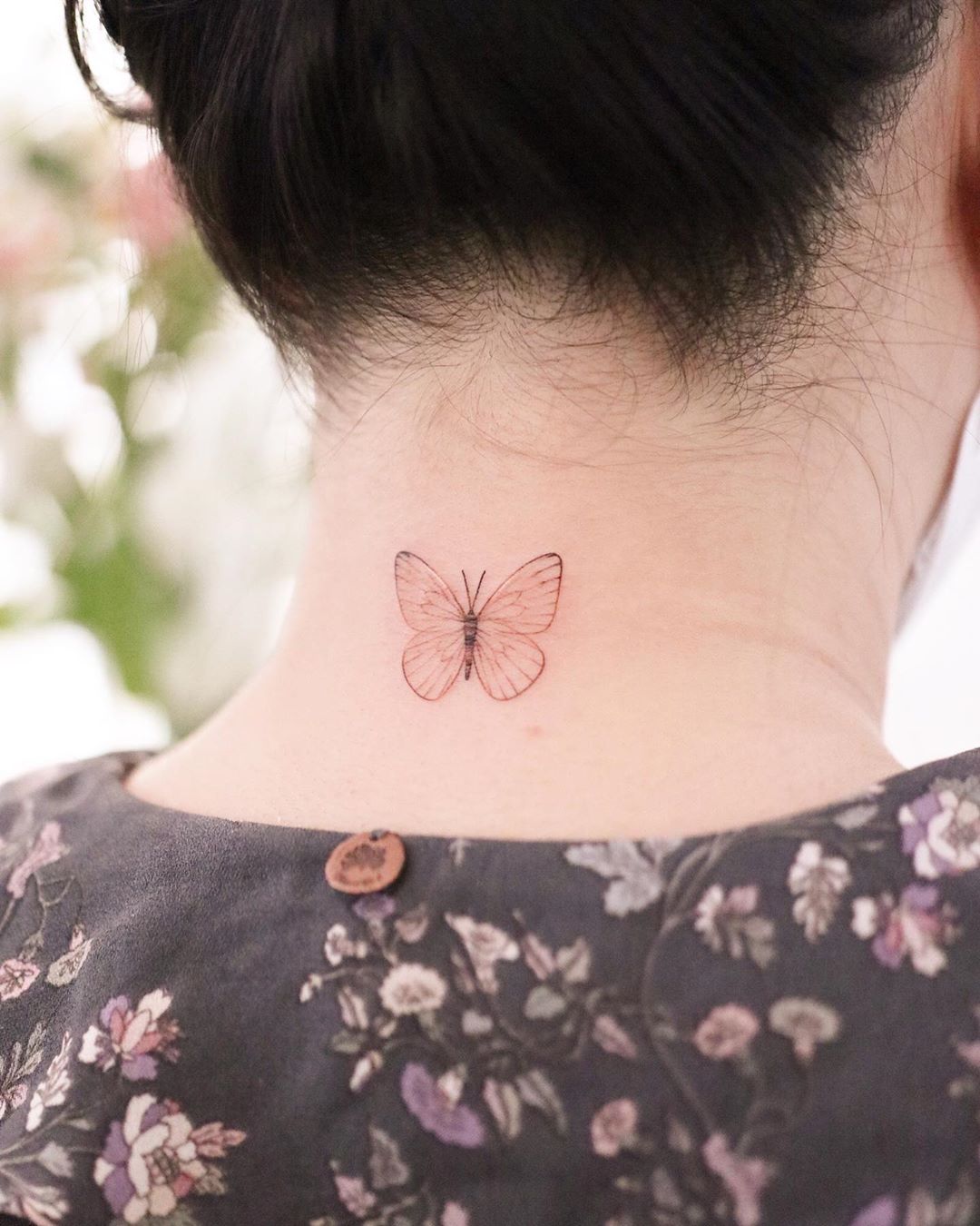 Mẫu xăm tattoo con bướm sau gáy nữ cực đẹp và chất