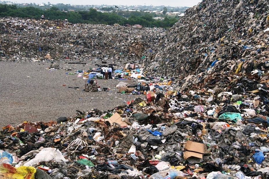 Hình ảnh bãi rác khổng lồ gây ô nhiễm môi trường