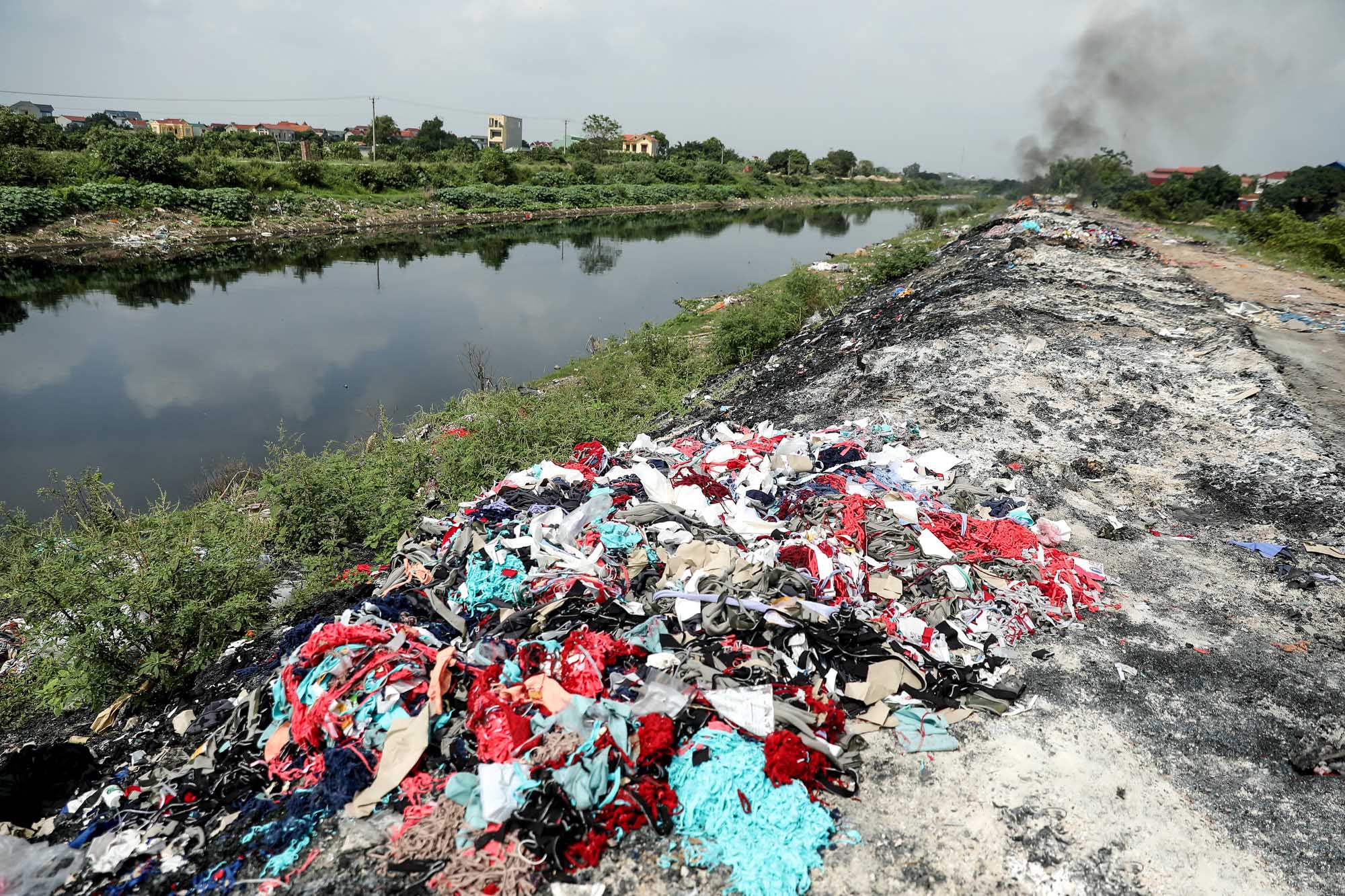 Hình ảnh ô nhiễm môi trường sông ngòi