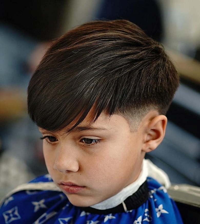 Kiểu tóc để mái cho bé trai 4 tuổi