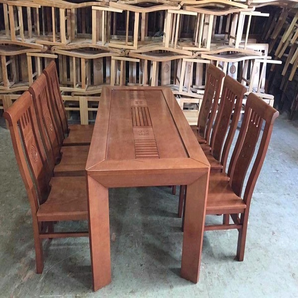 Mẫu bàn ăn gia đình bằng gỗ
