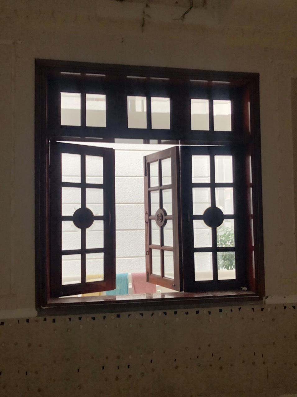 Mẫu cửa sổ 3 cánh bằng gỗ đẹp