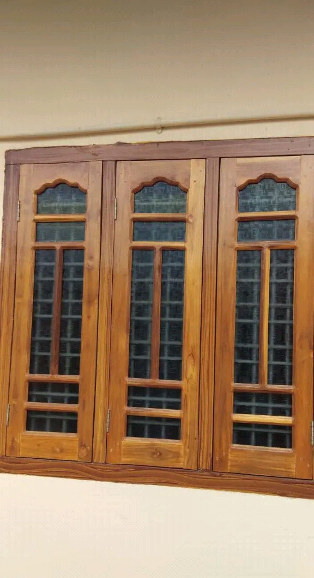 Mẫu cửa sổ 3 cánh bằng gỗ