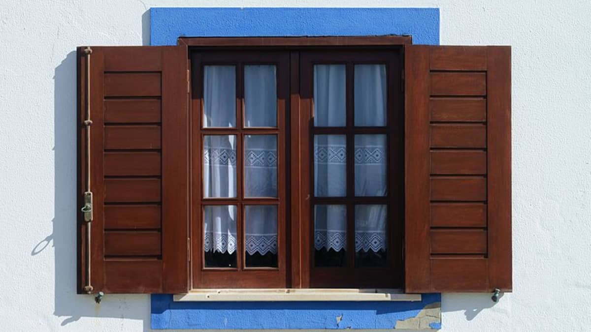 Mẫu cửa sổ gỗ tự nhiên