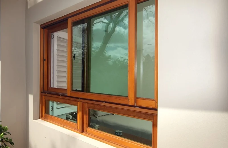 Mẫu cửa sổ trượt bằng gỗ tự nhiên