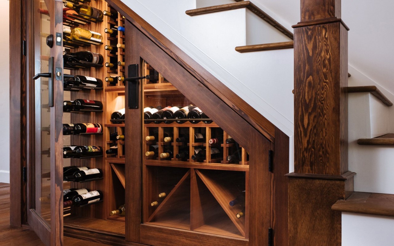 Tủ rượu gỗ gầm cầu thang đẹp nhất