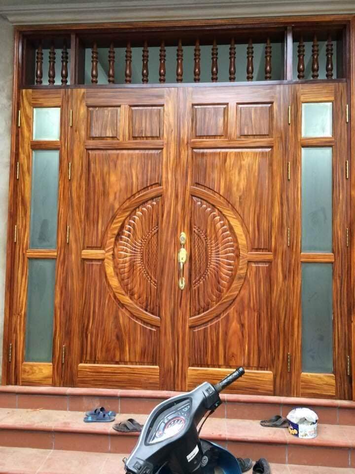 Mẫu cửa gỗ lim Lào đẹp