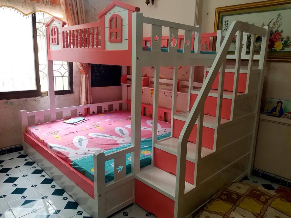 Giường tầng trẻ em màu hồng