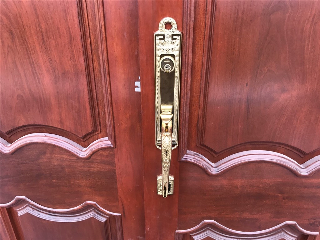 Mẫu khóa cửa gỗ dùng chìa đẹp