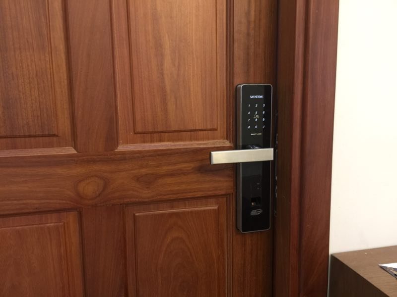Mẫu khóa cửa gỗ mật khẩu đơn giản