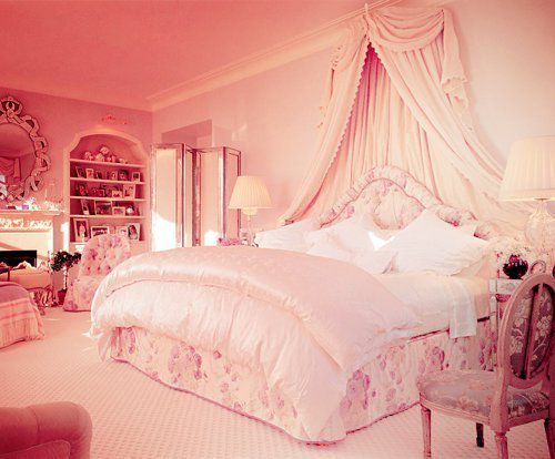 Mẫu trang trí phòng ngủ màu hồng sang trọng