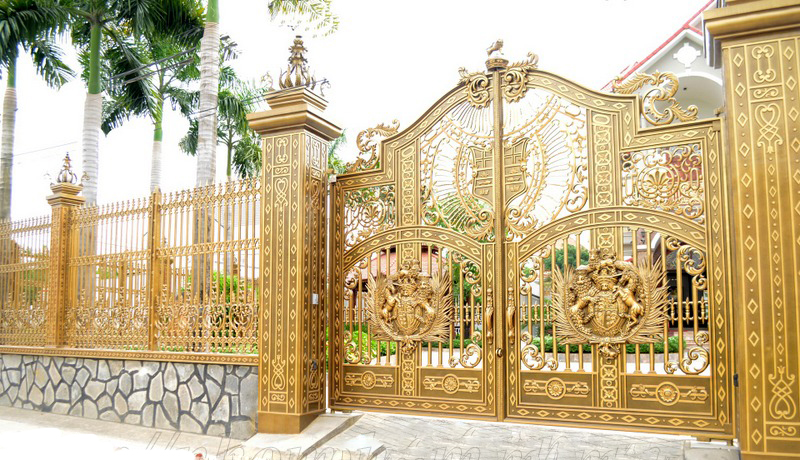 Mẫu cổng biệt thự sơn vàng