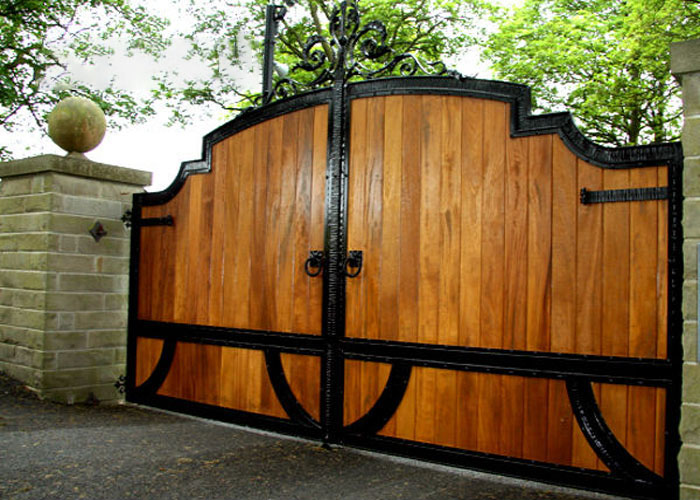 Mẫu cổng gỗ hiện đại