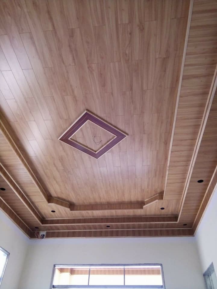 Mẫu trần gỗ công nghiệp đơn giản
