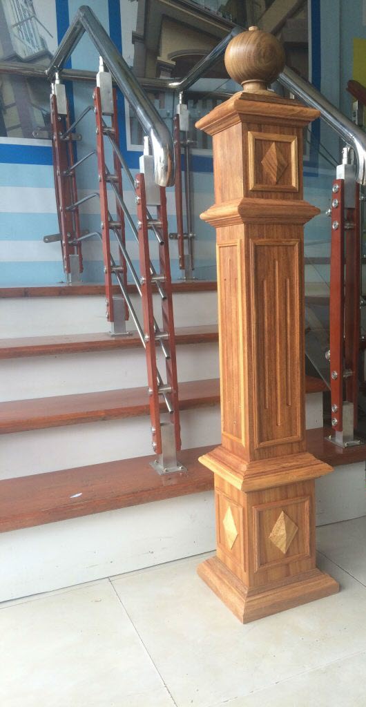 Mẫu cầu thang vuông gỗ lim Lào
