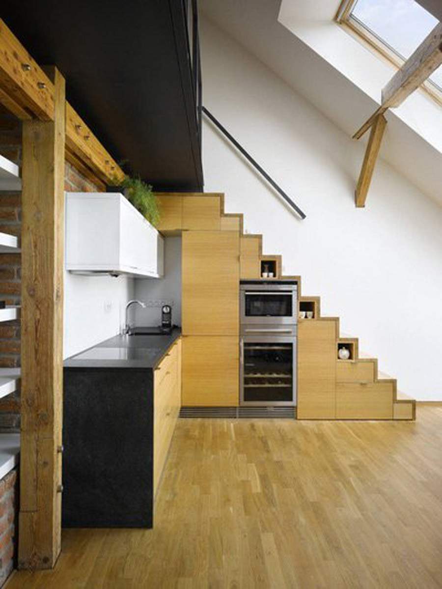 Mẫu thiết kế bếp hiện đại dưới cầu thang