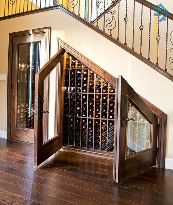 Mẫu tủ rượu gầm cầu thang bằng gỗ