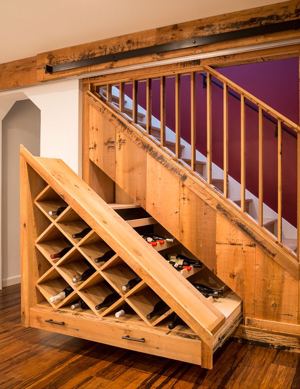 Mẫu tủ rượu gầm cầu thang có ngăn kéo