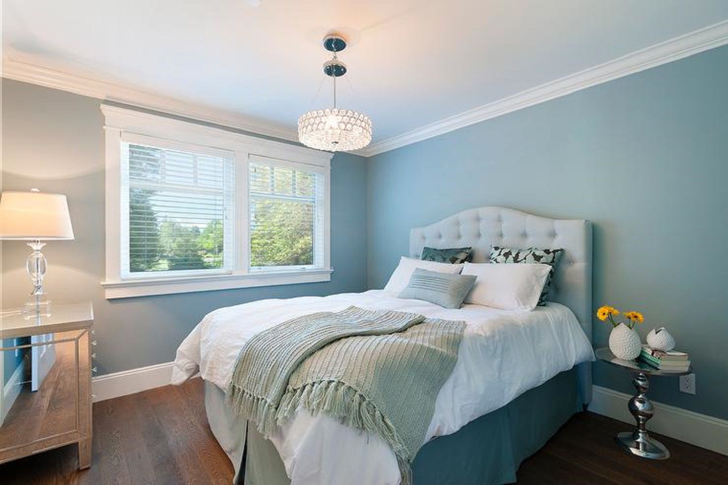 Thiết kế nội thất phòng ngủ màu xanh