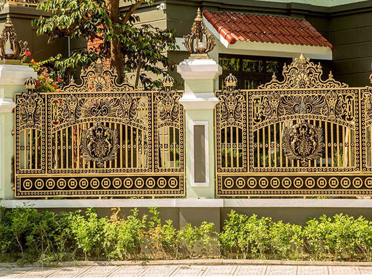 Mẫu hàng rào nhà ở bằng vàng
